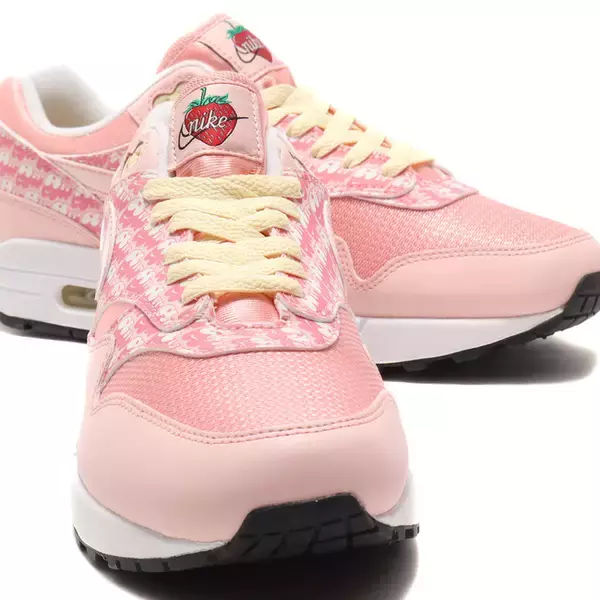 「フレッシュなピンクが足元を爽やかに彩る! アトモスからAIR MAX 1 PINK LEMONADE限定リリース」の画像