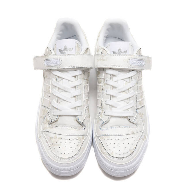 1984年誕生のバスケットボールシューズ「FORUM LOW」の別注モデルがアトモスから登場