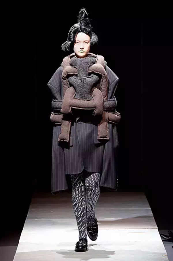 「川久保玲がコムデギャルソンで作り出した“化け物”達【14-15AWウィメンズ】」の画像