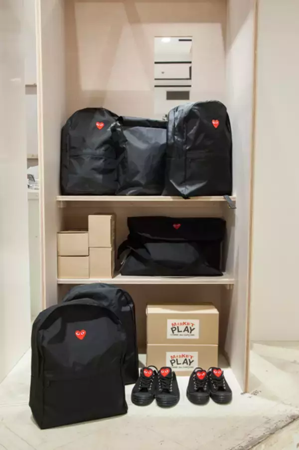 「プレイ・コムデギャルソン、新宿伊勢丹で新作披露。限定アイテム盛りだくさん」の画像