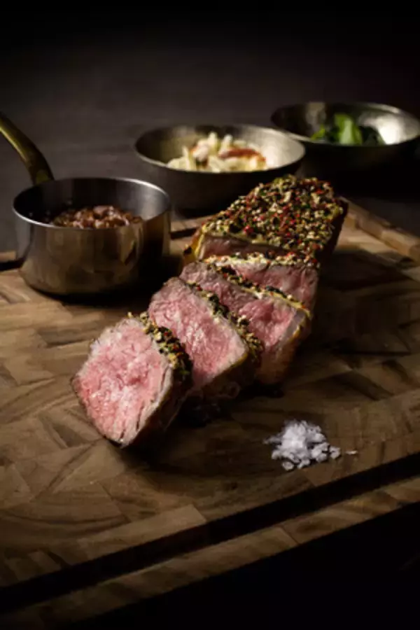 グリルレストラン「The Burn」の 米澤文雄シェフとDEAN & DELUCAがコラボしたホリデー限定特別メニュー