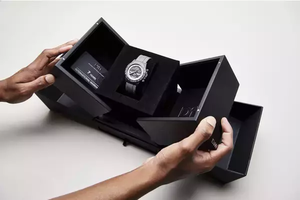 「カスタム時計メーカー「DIW」のROLEX DAYTONAのカスタムモデル「CREAM INVERT」入荷」の画像