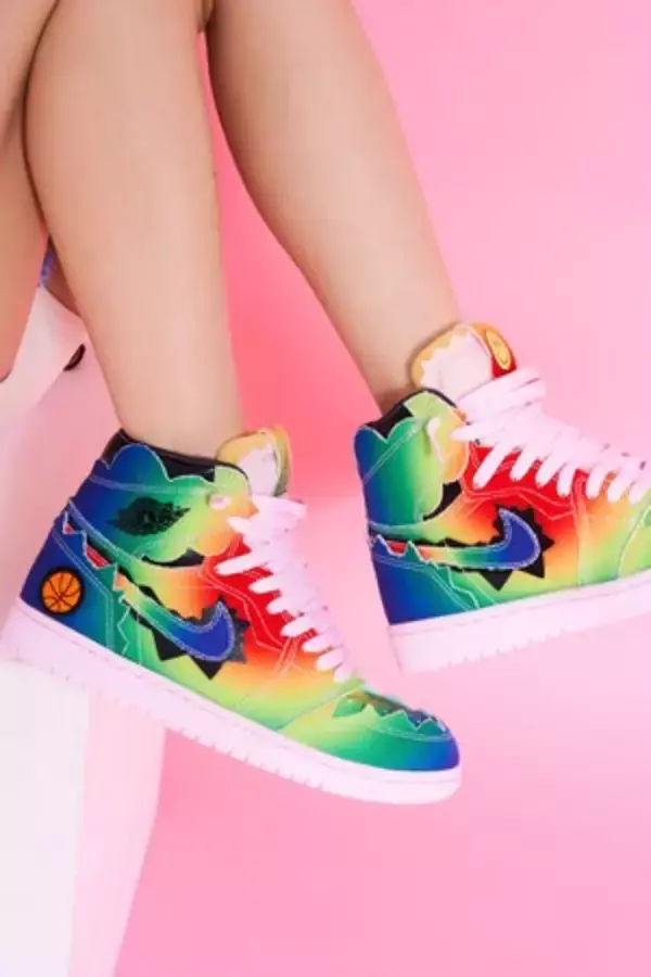 「コロンビア出身のシンガーソングライター J・バルヴィンとコラボした特別なAJ1がatmos pinkに登場」の画像