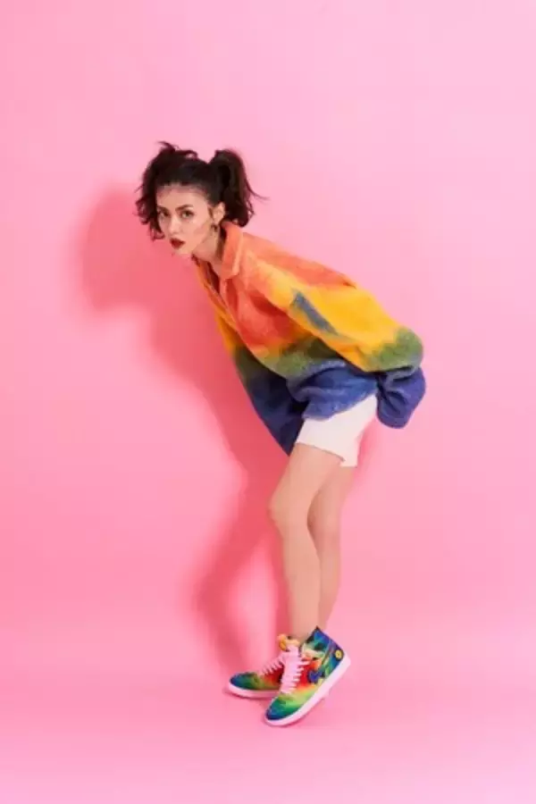 「コロンビア出身のシンガーソングライター J・バルヴィンとコラボした特別なAJ1がatmos pinkに登場」の画像