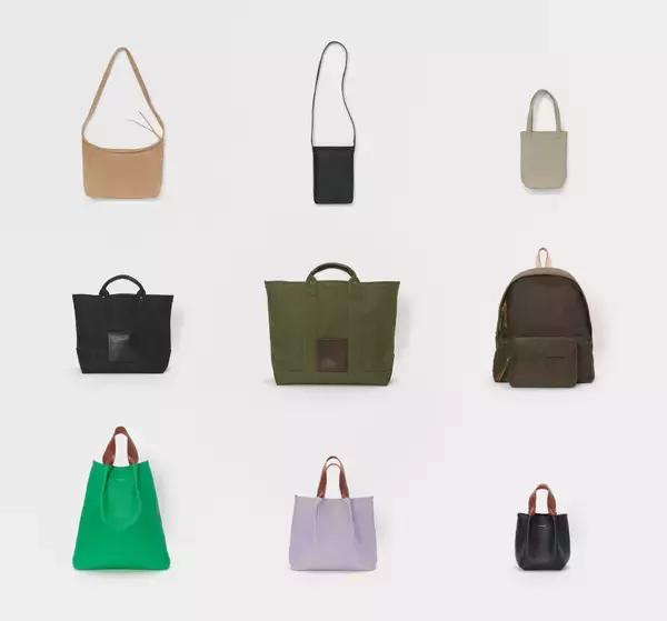 「エンダースキーマの2021年冬春コレクション、新しいシーズンタームで展開される多様なシューズやバッグ」の画像