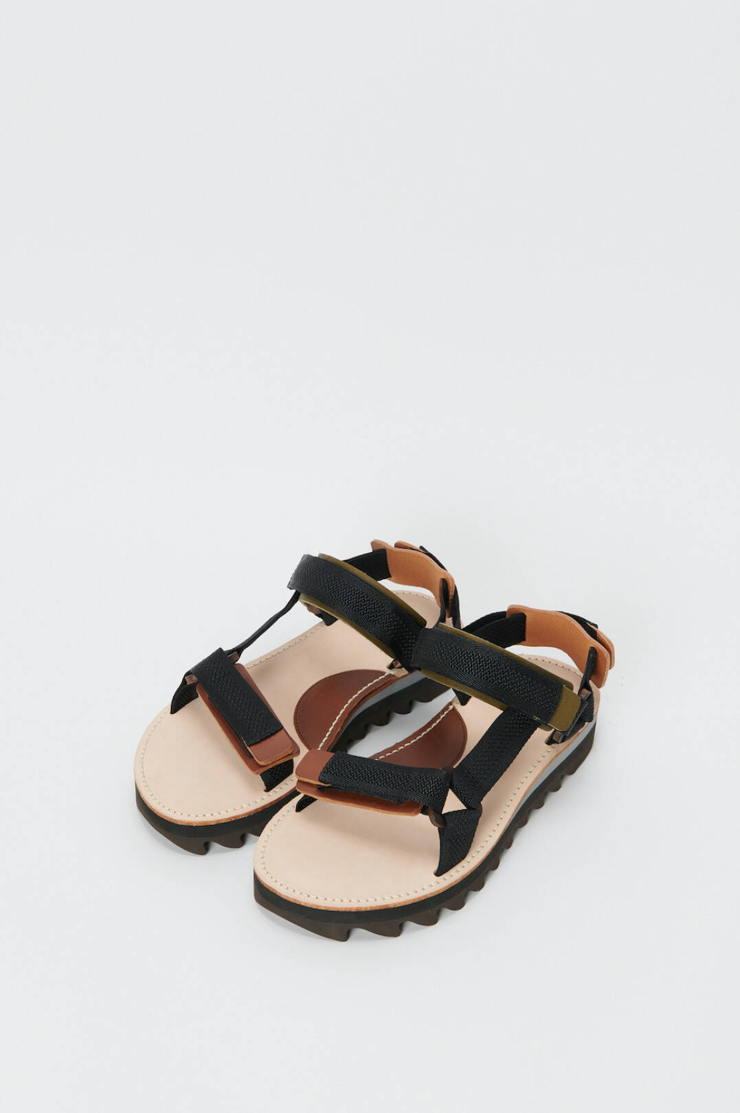 エンダースキーマの2021年冬春コレクション、新しいシーズンタームで展開される多様なシューズやバッグ