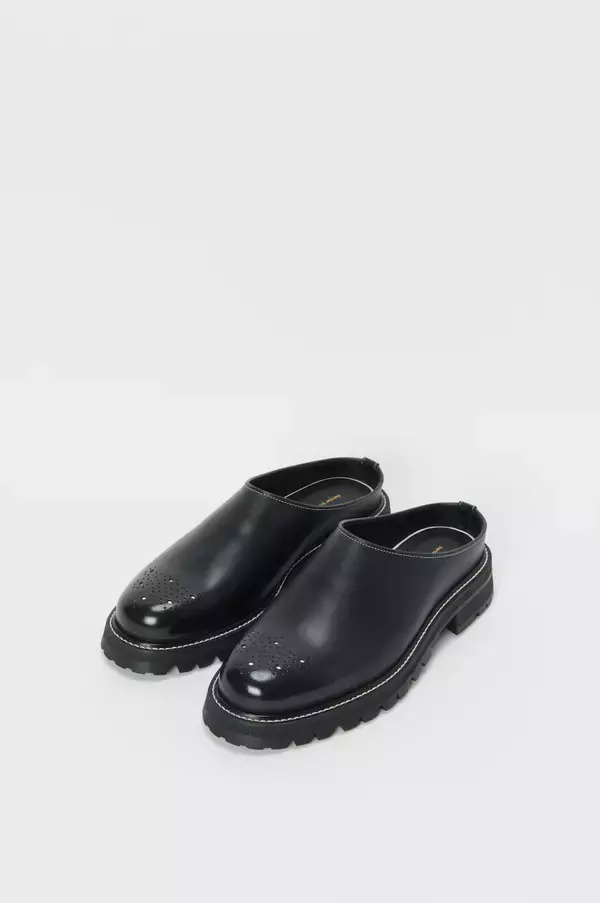 「エンダースキーマの2021年冬春コレクション、新しいシーズンタームで展開される多様なシューズやバッグ」の画像