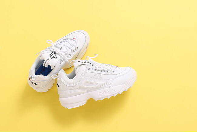 アトモスと渋谷区公認スーベニア事業「SHIBUKUROプロジェクト」とのコラボ第4弾は『FILA』のスニーカー