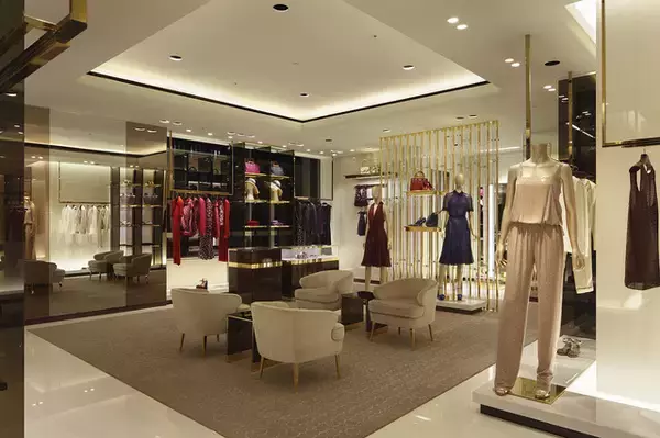 「グッチ青山がリニューアルオープン。中田英寿、伊勢谷友介ら祝福」の画像