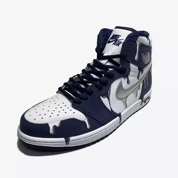 「スチュリートの人気コレクションDROPの上位モデル「FLOWDOWN」から初のAJ1 HIGH OGをベースにしたカスタムモデルが発売」の画像