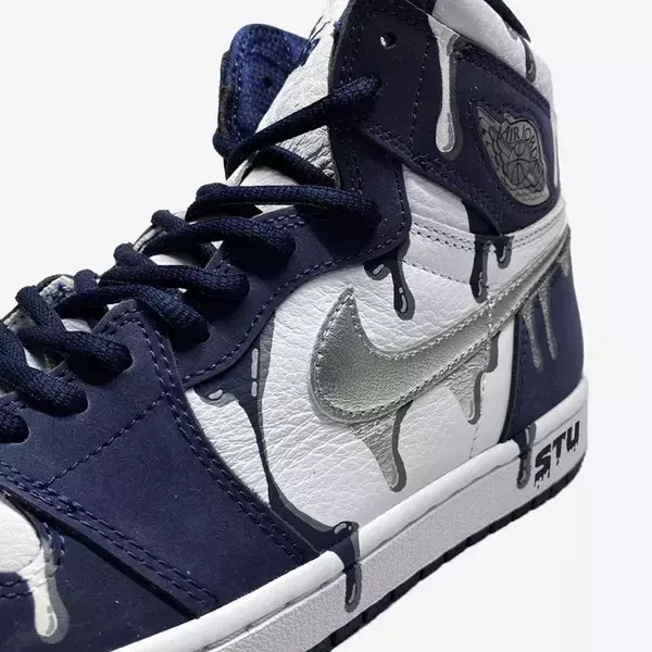 「スチュリートの人気コレクションDROPの上位モデル「FLOWDOWN」から初のAJ1 HIGH OGをベースにしたカスタムモデルが発売」の画像