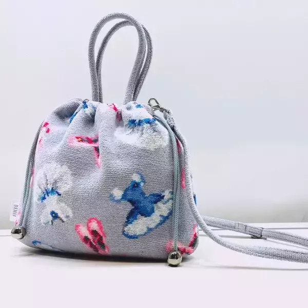 「春の到来にふさわしい、やさしく華やかな新柄。銀座三越でフェイラーのポップアップショップを開催」の画像