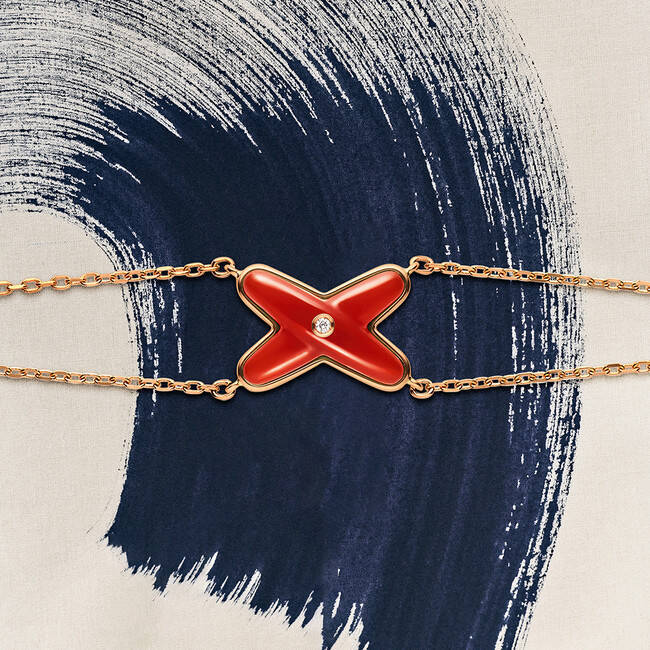 シックな色合いのカーネリアンでいつもの印象をアップデート。ショーメのリアンコレクションに新作が登場