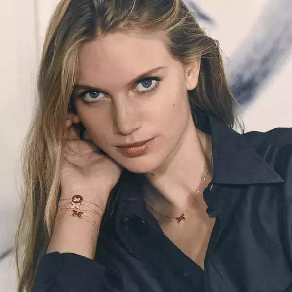 シックな色合いのカーネリアンでいつもの印象をアップデート。ショーメのリアンコレクションに新作が登場