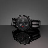 「ドゥッファの名作「ファン・ デル・ローエ・バルセロナ・クロノ」から無駄をそぎ落としたブラックカラーの新作が登場」の画像3