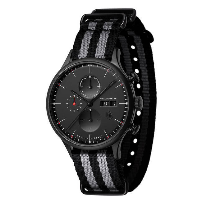 ドゥッファの名作「ファン・ デル・ローエ・バルセロナ・クロノ」から無駄をそぎ落としたブラックカラーの新作が登場