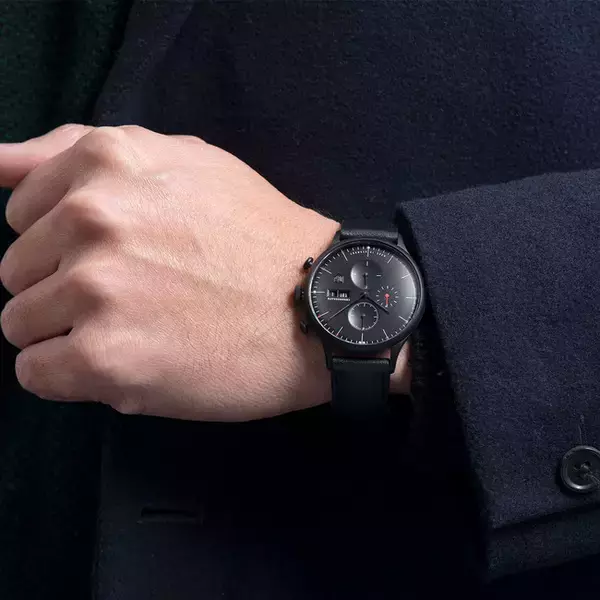 「ドゥッファの名作「ファン・ デル・ローエ・バルセロナ・クロノ」から無駄をそぎ落としたブラックカラーの新作が登場」の画像