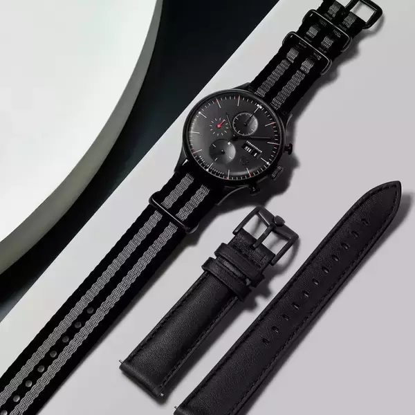 ドゥッファの名作「ファン・ デル・ローエ・バルセロナ・クロノ」から無駄をそぎ落としたブラックカラーの新作が登場