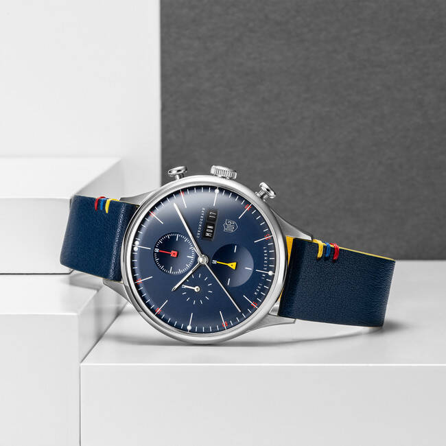 ドゥッファの名作「ファン・ デル・ローエ・バルセロナ・クロノ」から無駄をそぎ落としたブラックカラーの新作が登場