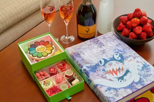 「村上隆×グランド ハイアット 東京、1日1組限定宿泊プランが登場! 泊まれるプライベートアートギャラリー」の画像