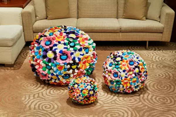 「村上隆×グランド ハイアット 東京、1日1組限定宿泊プランが登場! 泊まれるプライベートアートギャラリー」の画像