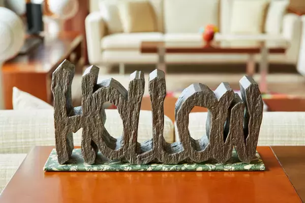 「村上隆×グランド ハイアット 東京、1日1組限定宿泊プランが登場! 泊まれるプライベートアートギャラリー」の画像