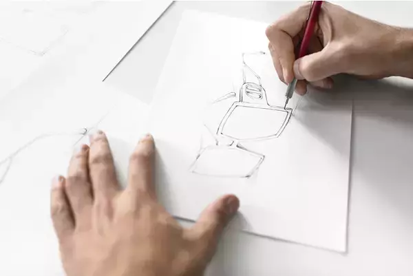 先端技術と優れた職人技の融合。ディオールがアトリエでの新作アイウエア制作風景を公開