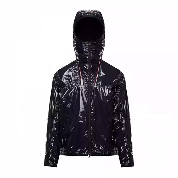 「モンクレール 2021春夏メンズ「HOLDING COURT」コレクション、新素材を用いた魅惑的なエフェクト」の画像