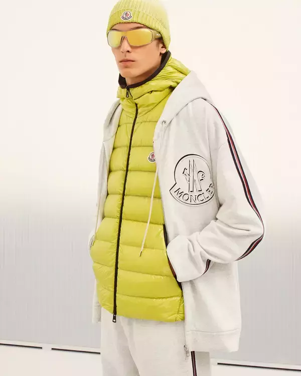 「モンクレール 2021春夏メンズ「HOLDING COURT」コレクション、新素材を用いた魅惑的なエフェクト」の画像