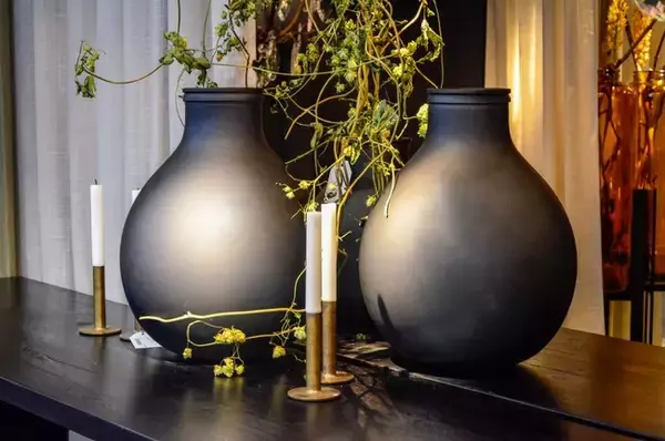 「建築家・ピエール・ジャンヌレへのオマージュ。カッシーナのコレクションに「カンガルーチェア」を追加」の画像