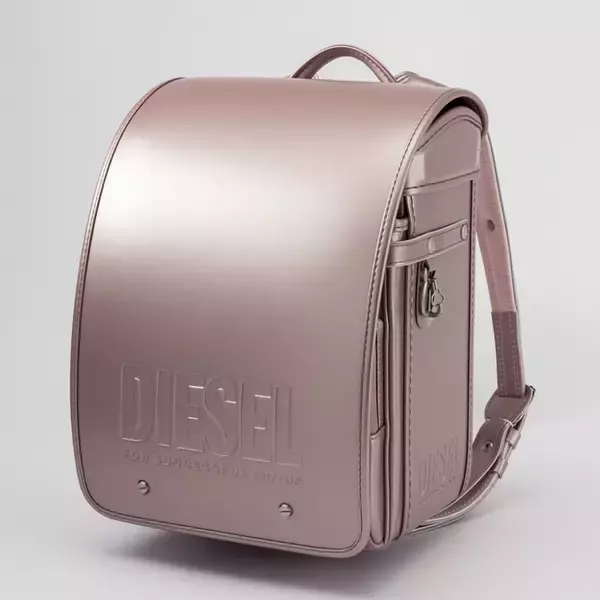 「斬新なデザインとクールなカラーリングが魅力。ディーゼルの2022年新作ランドセルコレクション」の画像