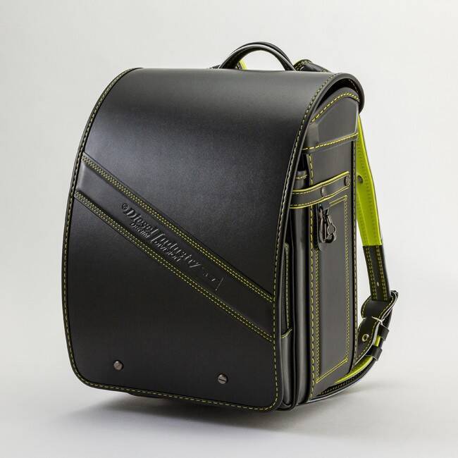 斬新なデザインとクールなカラーリングが魅力。ディーゼルの2022年新作ランドセルコレクション