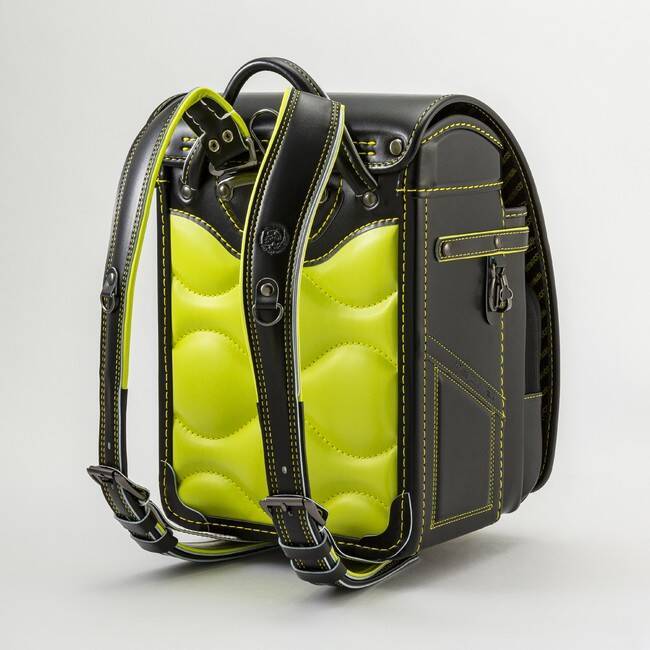 斬新なデザインとクールなカラーリングが魅力。ディーゼルの2022年新作ランドセルコレクション