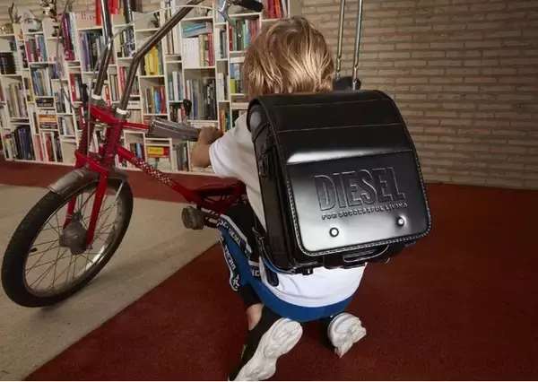 「斬新なデザインとクールなカラーリングが魅力。ディーゼルの2022年新作ランドセルコレクション」の画像