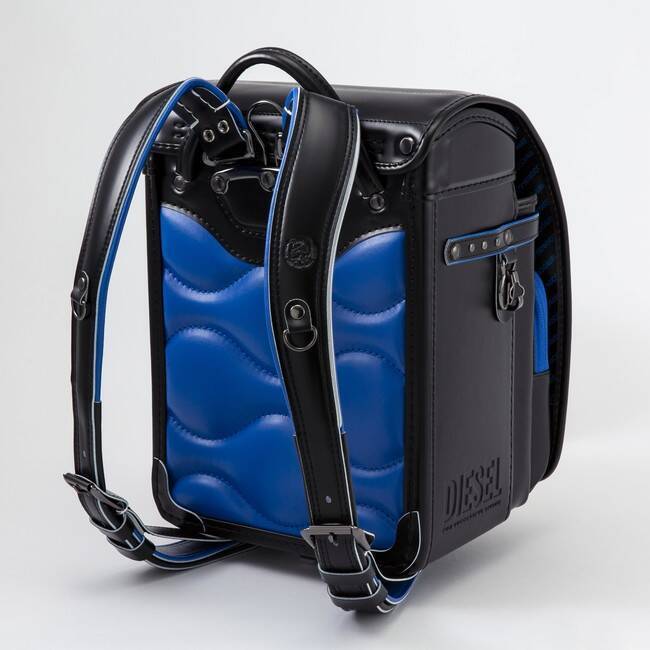 斬新なデザインとクールなカラーリングが魅力。ディーゼルの2022年新作ランドセルコレクション
