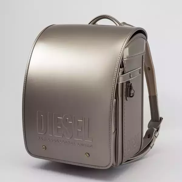 「斬新なデザインとクールなカラーリングが魅力。ディーゼルの2022年新作ランドセルコレクション」の画像