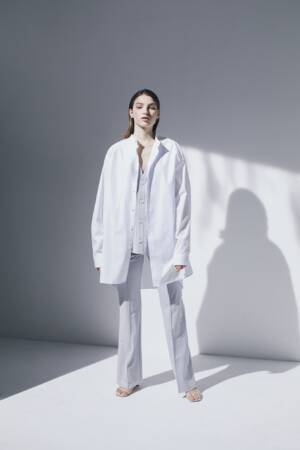 上質な素材でタイムレスな一枚を追求。新時代のコンテンポラリーブランド「velvet BY STERNBERG」がデビュー