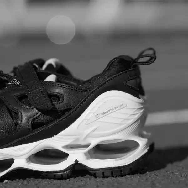 「ビューティフルピープルとミズノが初コラボ、スニーカーとバックパックを発表。DSMGでの先行発売も」の画像