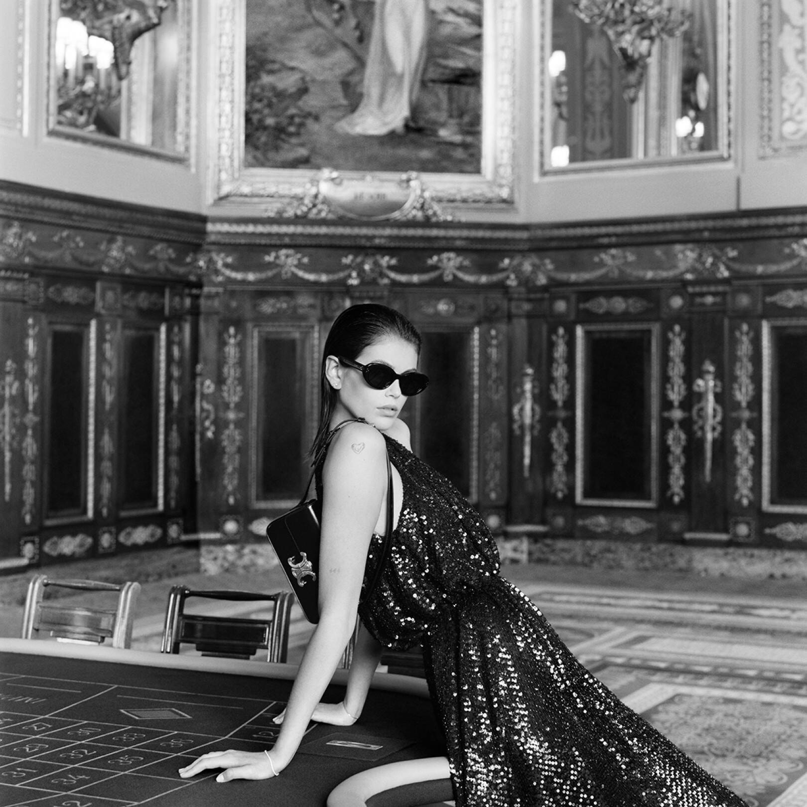 セリーヌ 2021年春夏新作、メゾンのアイコンバッグ「トリンオフ」のショルダータイプが発売