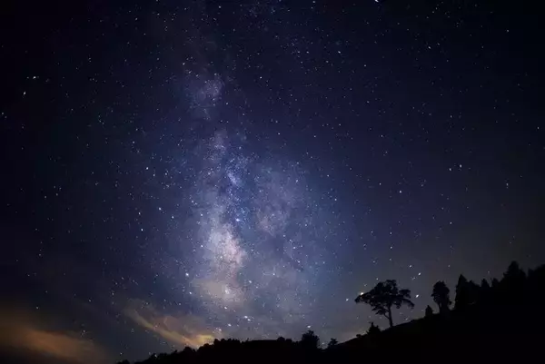「街明かりが届かない山の上で見る満天の星。「日本一の星空」長野県阿智村の10周年を迎えた天空の楽園ナイトツアー」の画像
