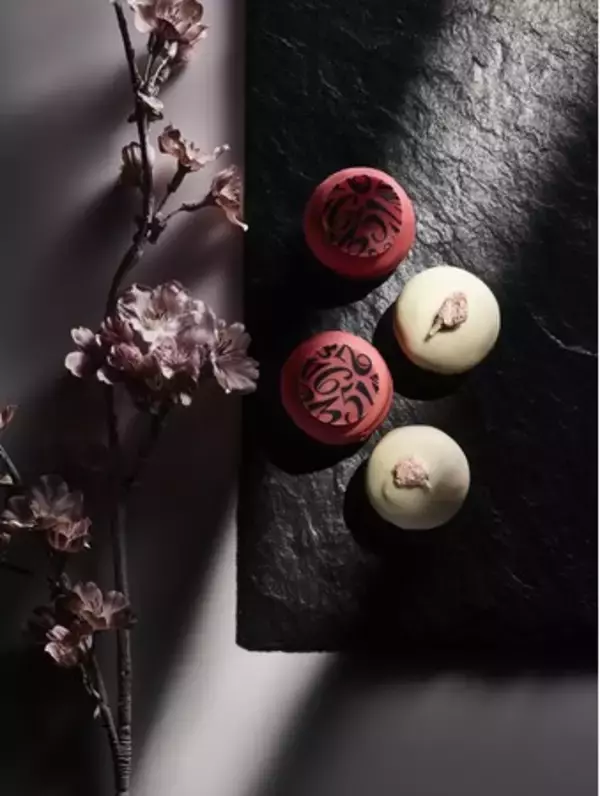 「味わう瞬間まで桜の香りを体感。フランク ミュラー パティスリーの春を楽しむ「SAKURAマカロン」」の画像