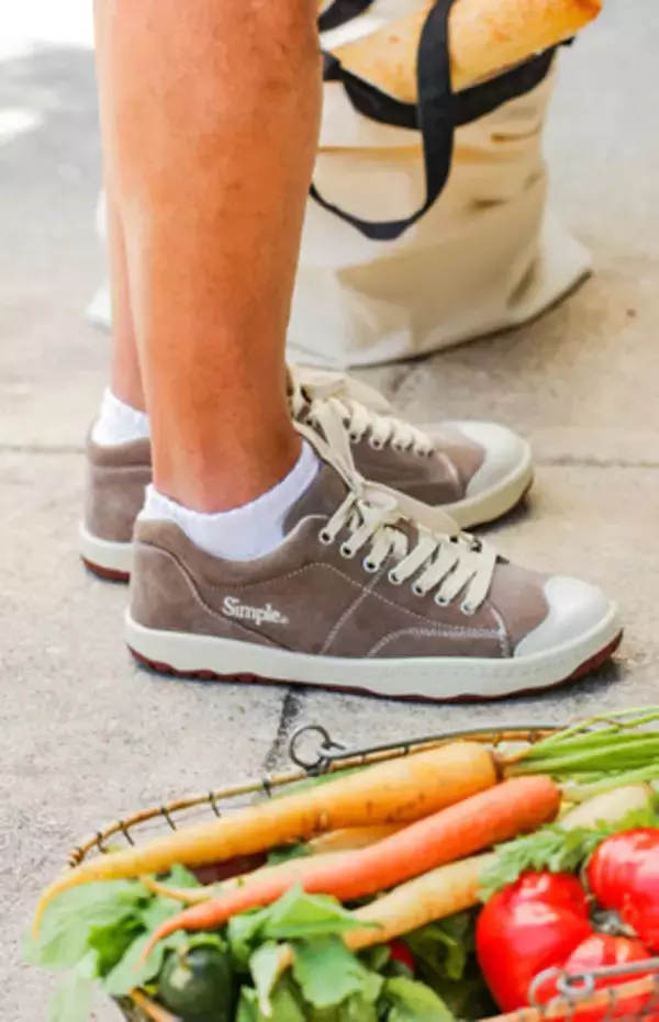 「クラウドファンディングで復活したフットウエアブランド「Simple®」から復刻アイテムを販売」の画像