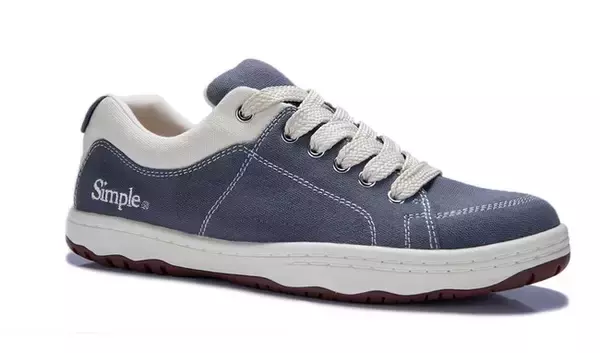 「クラウドファンディングで復活したフットウエアブランド「Simple®」から復刻アイテムを販売」の画像