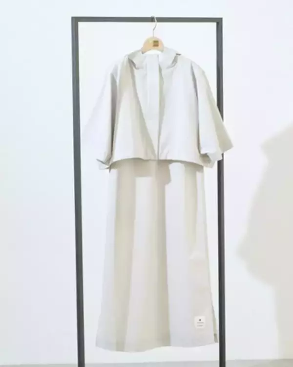 「単品でも着まわせる実用性。emmiとスノーピークの新作コラボはフーディーブルゾンとワンピのセット」の画像