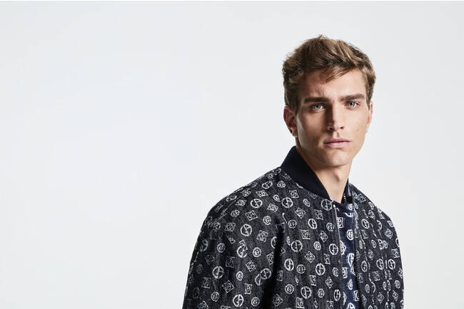 ジョルジオ アルマーニからモノグラム柄とデニムの意外な組み合わせが楽しめるメンズコレクションが登場