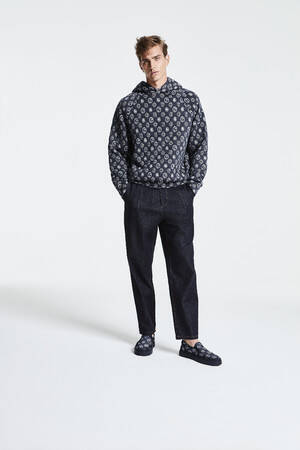 ジョルジオ アルマーニからモノグラム柄とデニムの意外な組み合わせが楽しめるメンズコレクションが登場