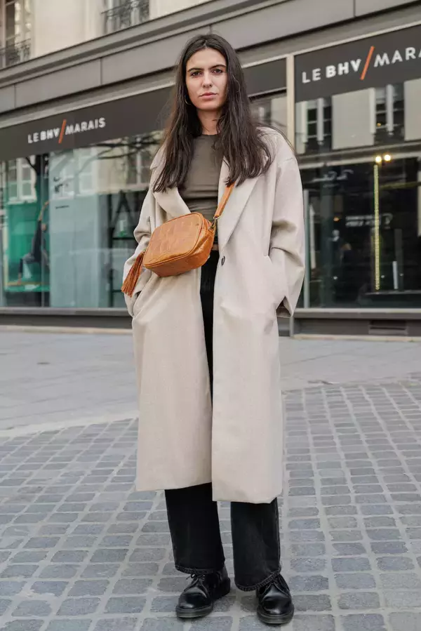 「パリジェンヌのお気に入りバッグに変化あり! 定番スタイルが格上げするテクニックを拝見【パリスナップ】」の画像