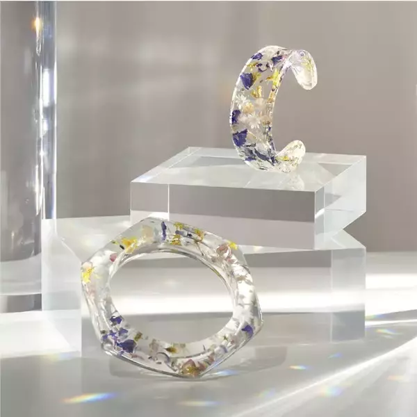 「オンワード樫山がアンリアレイジ・森永邦彦とのタッグで新ブランドをローンチ。コンセプトビジュアルには平手友梨奈が出演」の画像