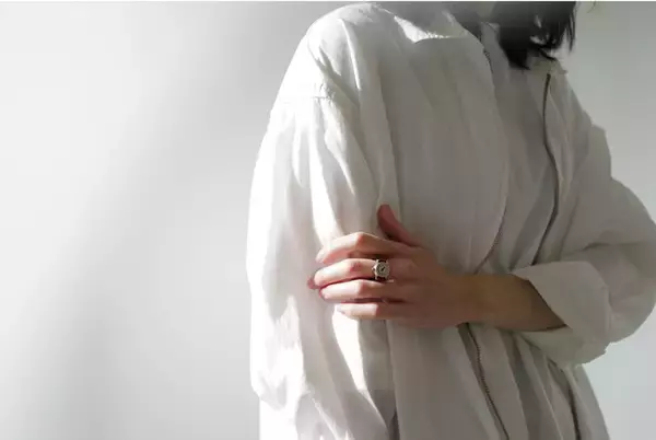 時を着飾る「moco」がほぼ日とのオリジナル指時計を発売