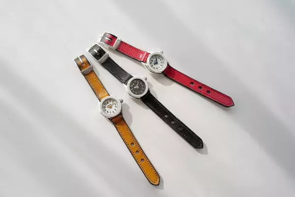 「時を着飾る「moco」がほぼ日とのオリジナル指時計を発売」の画像